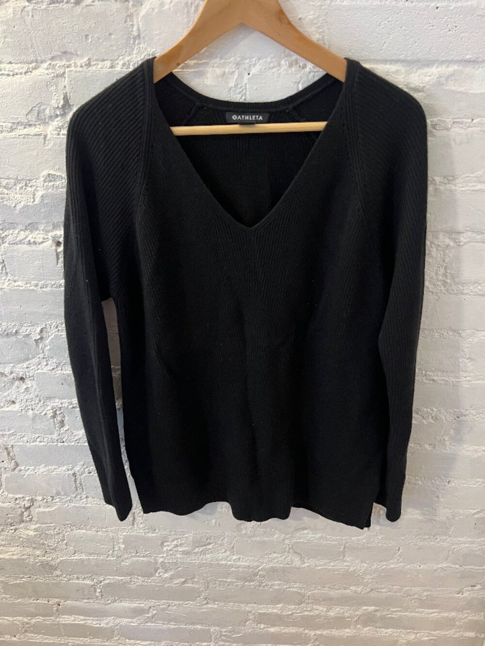 Athleta Women's Knitted Hanover V-Neck Sweater Long Sleeves Black Size Medium - Picture 2 of 6